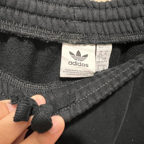 XL Shorts Adidas Essentials French Terry Shorts - Picture 7 of 9